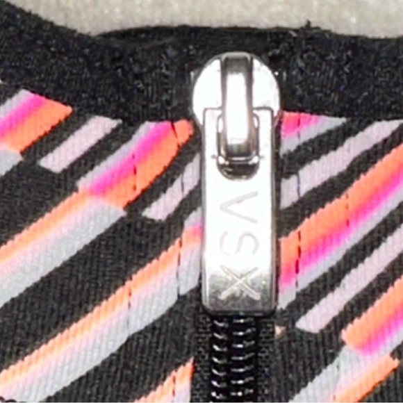 Victoria Secret Sports Bra Size 38C - 6347 - Picture 5 of 5